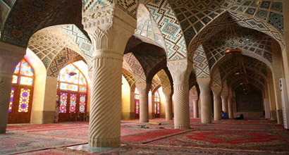 صورة من داخل المسجد.