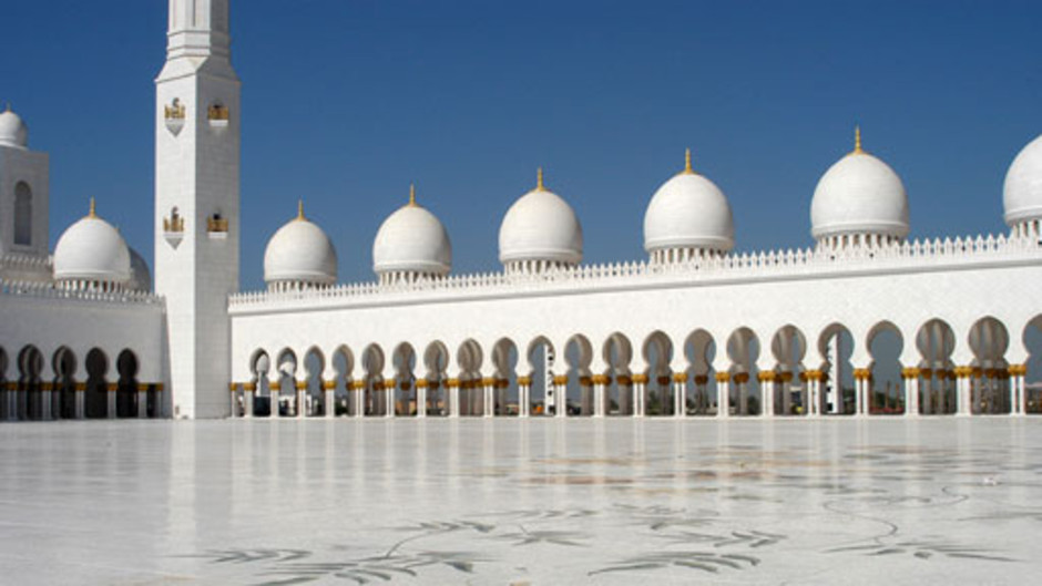 مسجد الشيخ زايد بدولة الإمارات العربية المتحدة.
