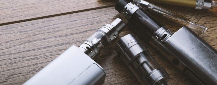 فقه النوازل: ما حكم حضور من ابتلي بشرب الدخان لصلاة الجماعة في المسجد؟