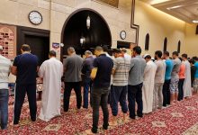 ما حكم توكيل أشخاص للأذان أو الصلاة من قبل الإمام؟