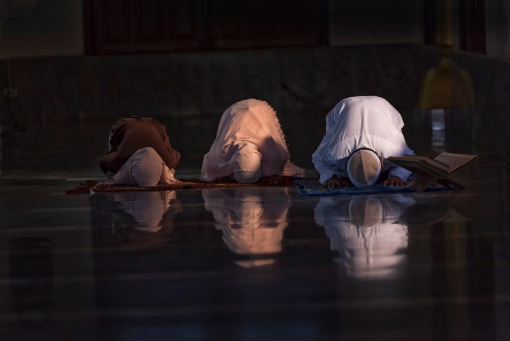 استقبل رمضان بالخشوع في الصلاة.. هكذا تحسن الاستعداد له